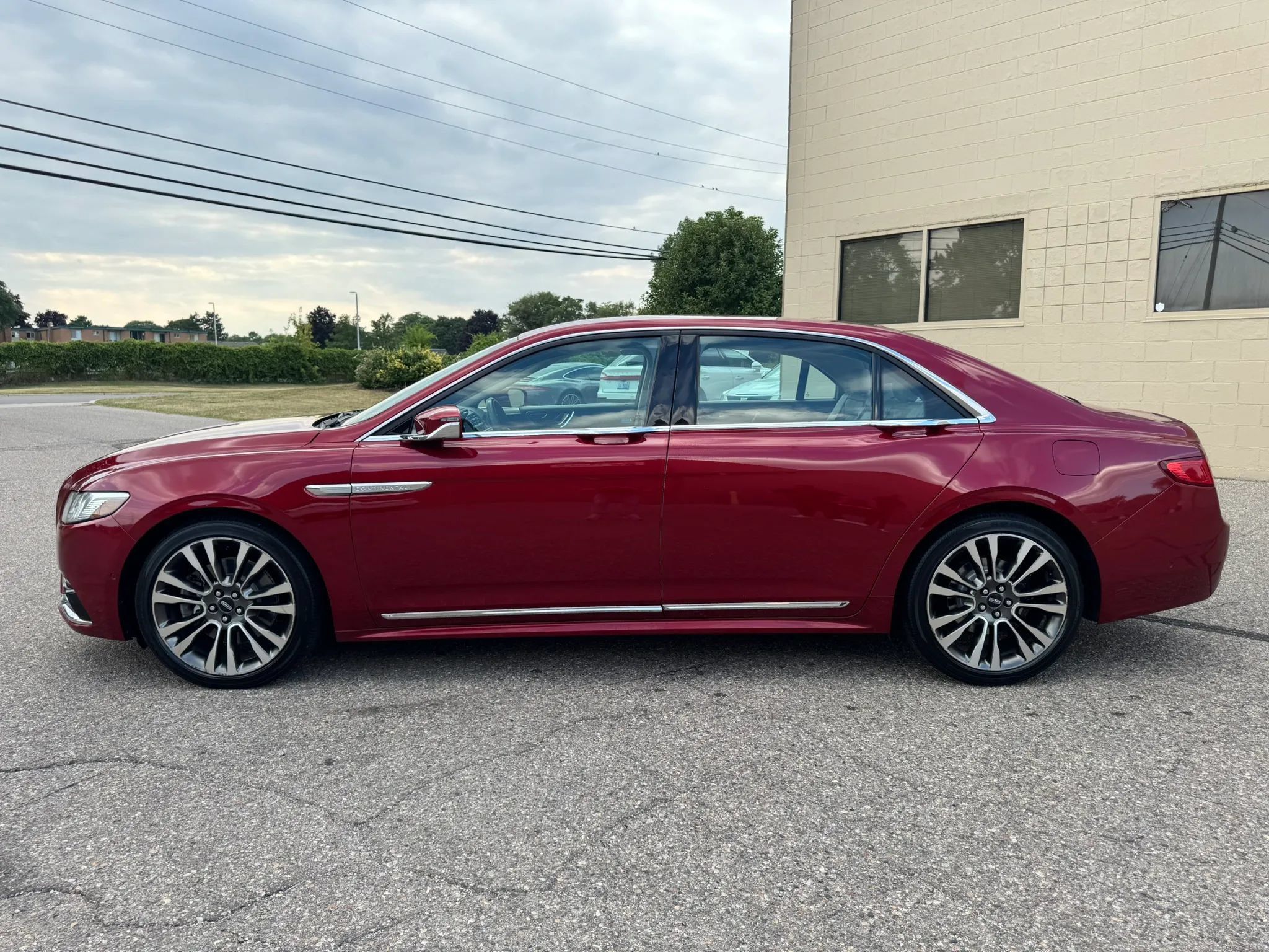 Used 2017 Lincoln Continental Select w/ Technology Package FWD image 37