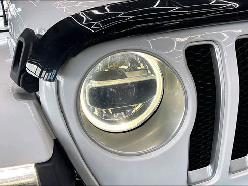 Used 2019 Jeep Wrangler Unlimited Sahara w/ Uconnect 4C Nav & Sound Group AWD/4WD image 30