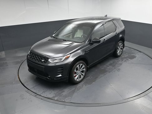 Certified 2025 Land Rover Discovery Sport Dynamic SE image 31