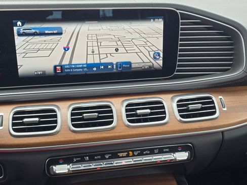 Used 2024 Mercedes-Benz GLS 450 4MATIC image 15