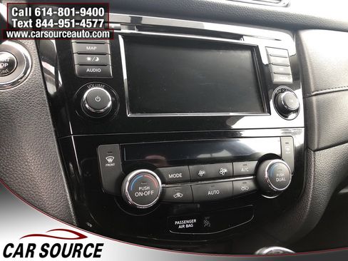 Used 2018 Nissan Rogue SV w/ Premium Package image 18