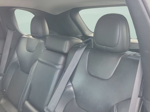 Used 2019 Jeep Cherokee Latitude Plus FWD image 10