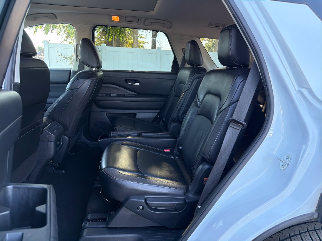 Certified 2025 Nissan Pathfinder SL w/ SL Premium Package AWD/4WD image 31