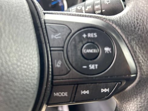 Used 2025 Toyota RAV4 XLE AWD/4WD image 25