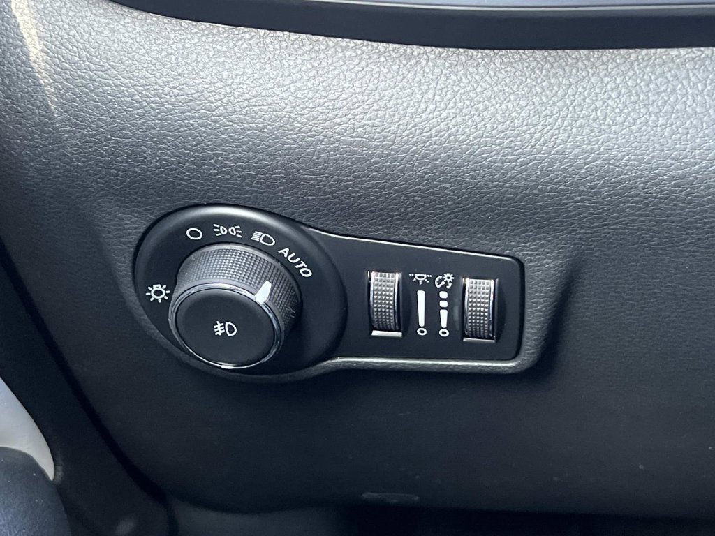 Used 2026 Jeep Compass Limited AWD/4WD image 30