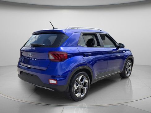 Certified 2025 Hyundai Venue Limited FWD image 7
