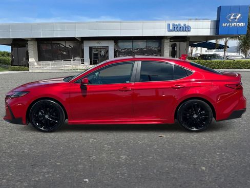 Used 2025 Toyota Camry SE FWD image 5