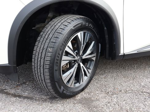 Used 2023 Nissan Rogue SV image 17