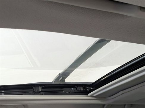 Used 2018 Subaru Forester 2.5i Premium w/ All-Weather Package image 12