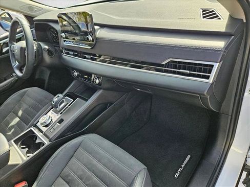 Used 2023 Mitsubishi Outlander SE FWD image 21