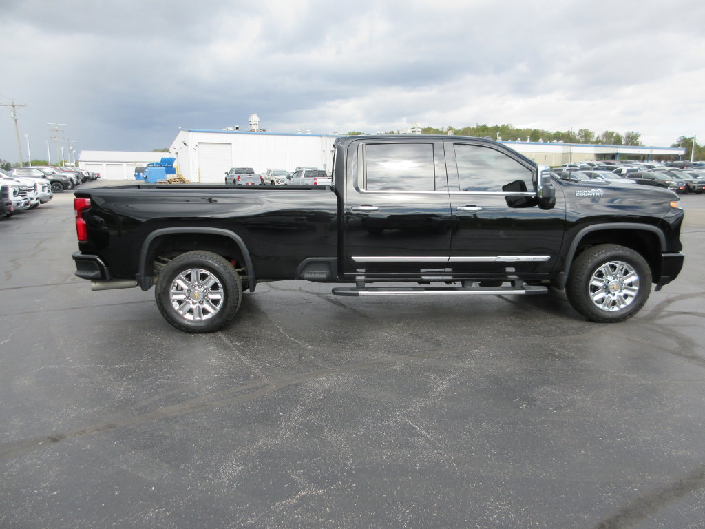 Certified 2024 Chevrolet Silverado 3500 High Country w/ Technology Package AWD/4WD image 5