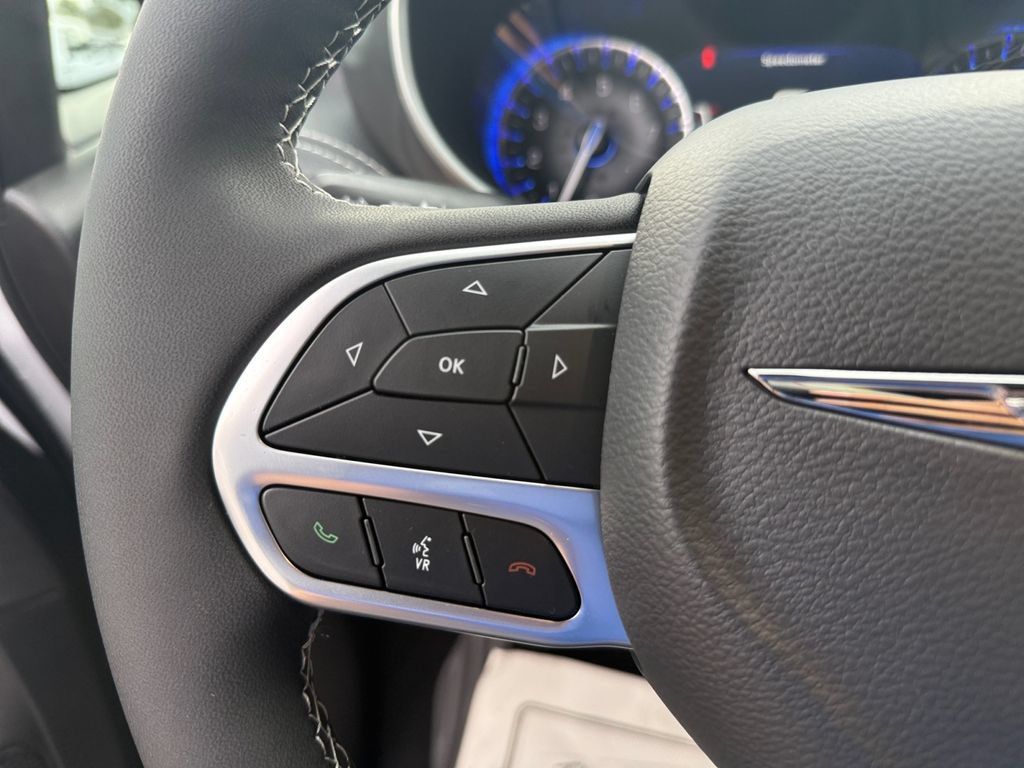New 2026 Chrysler Pacifica Select FWD image 21