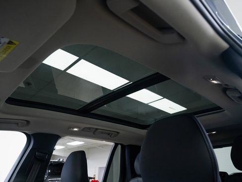 Used 2025 Volvo XC90 B6 Plus image 15