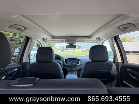 Used 2023 GMC Terrain Denali w/ Denali Premium Package AWD/4WD image 18