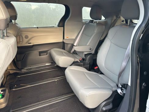 Used 2024 Toyota Sienna XLE image 13