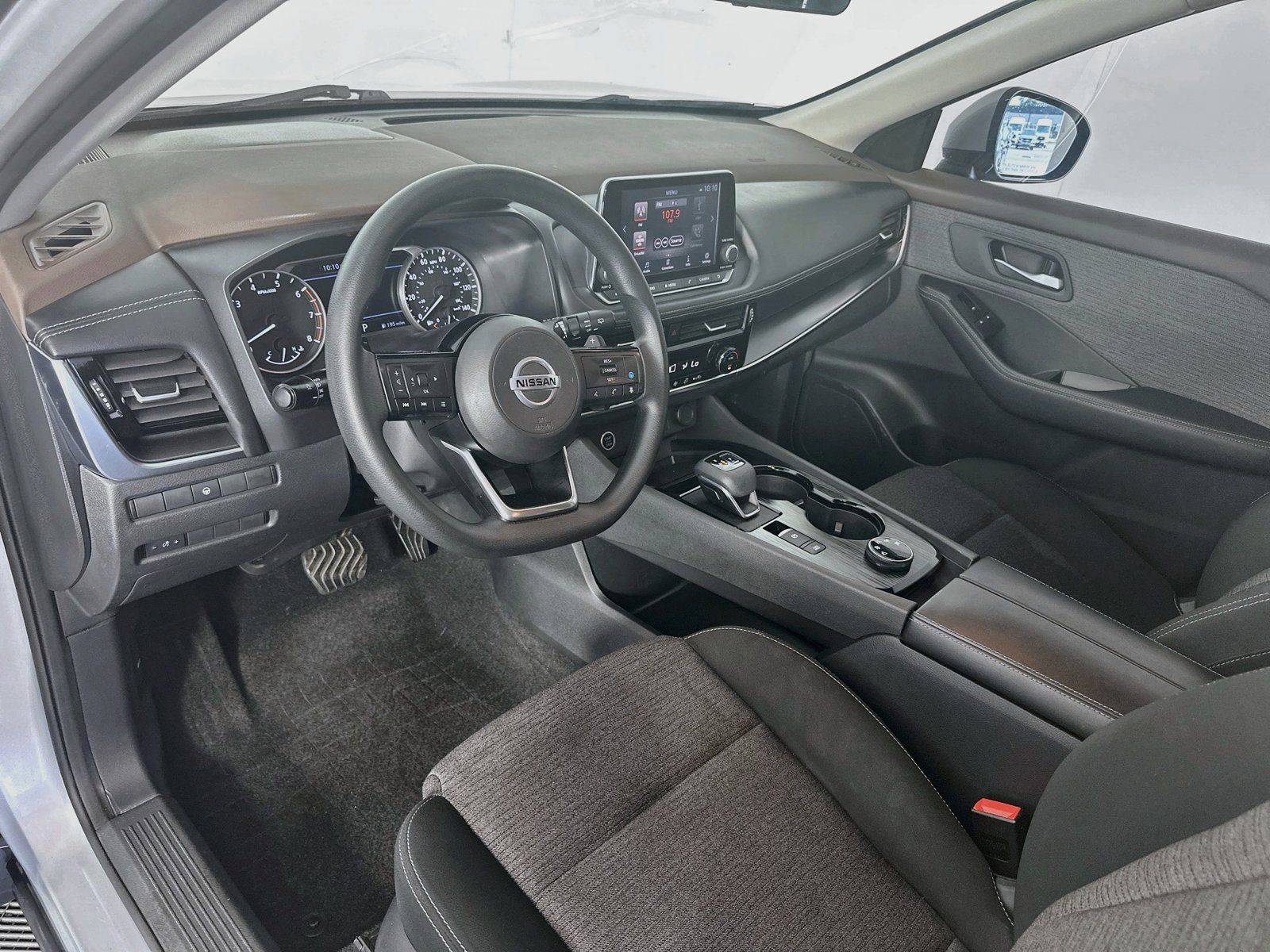 Used 2021 Nissan Rogue SV AWD/4WD image 9
