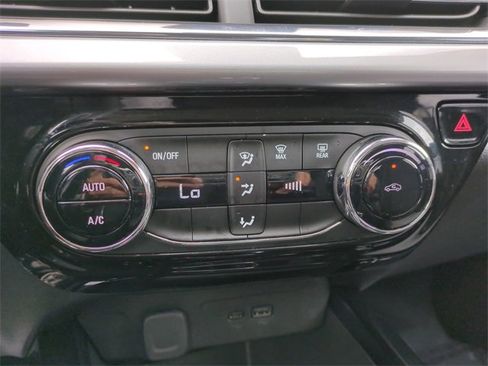 Certified 2025 Chevrolet Trax LT image 25