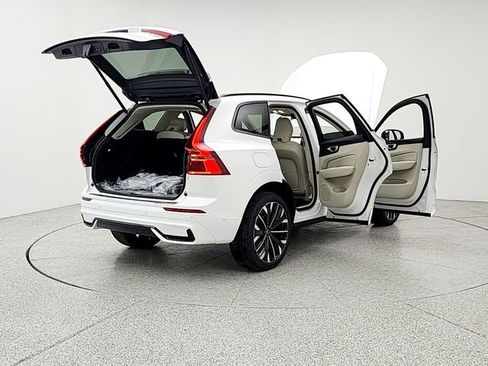New 2026 Volvo XC60 T8 Ultra w/ Protection Package Premier image 11