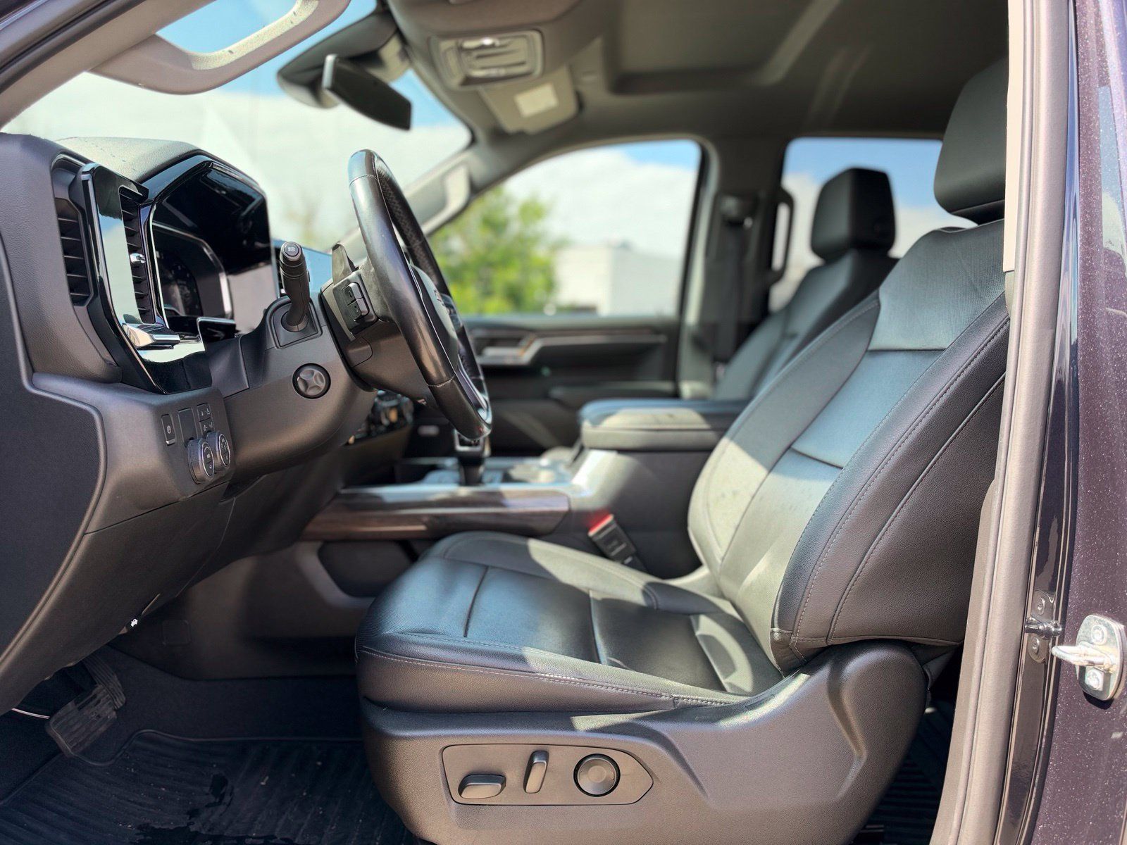 Used 2023 Chevrolet Silverado 1500 LTZ RWD image 5