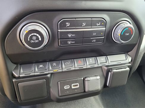 Used 2023 Chevrolet Silverado 1500 Custom image 18