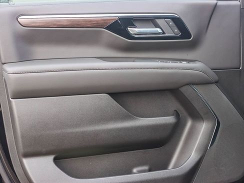 New 2026 Chevrolet Suburban LS image 20