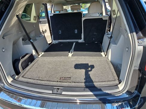Used 2023 Volkswagen Atlas SE w/ Panoramic Sunroof Package FWD image 14
