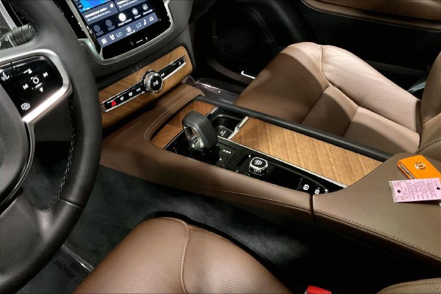 Certified 2024 Volvo XC90 B5 Plus w/ Protection Package AWD/4WD image 18