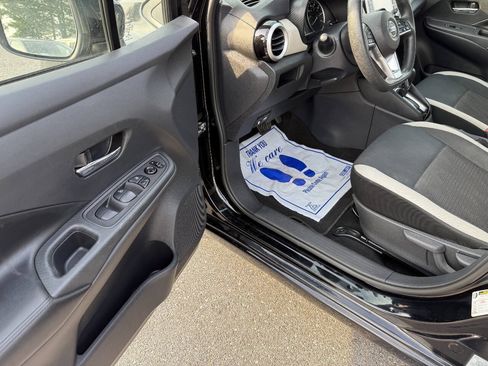 Used 2020 Nissan Versa SV FWD image 11