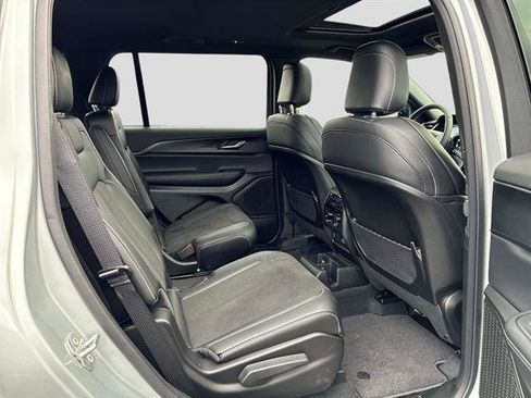 Used 2025 Jeep Grand Cherokee L Altitude image 10