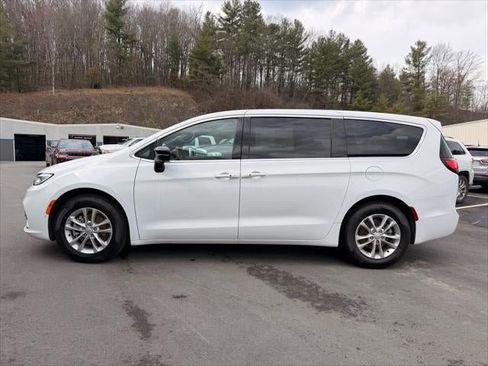 New 2026 Chrysler Pacifica Select image 26
