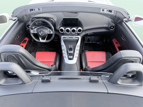 Used 2018 Mercedes-Benz AMG GT Roadster image 2