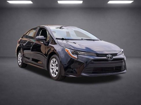 Used 2024 Toyota Corolla LE image 2