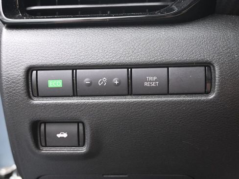Used 2024 Nissan Sentra SV FWD image 19