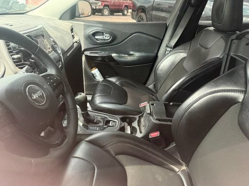 Used 2021 Jeep Cherokee Latitude Plus AWD/4WD image 15