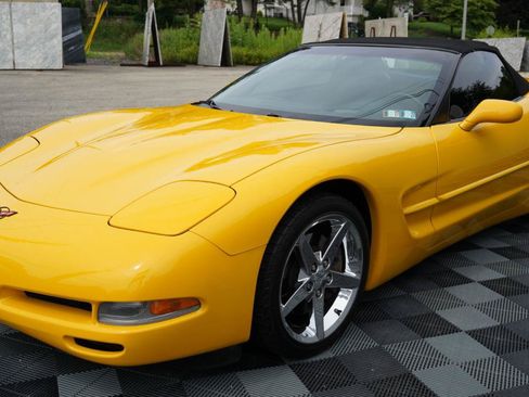 Used 2000 Chevrolet Corvette Convertible w/ Memory Pkg RWD image 24