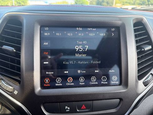 Used 2020 Jeep Cherokee Trailhawk w/ Comfort/Convenience Group AWD/4WD image 19