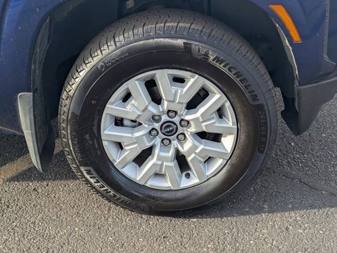 Certified 2022 Nissan Frontier SV image 10