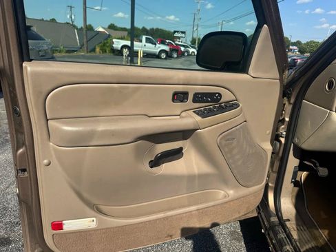 Used 2004 Chevrolet Tahoe LT w/ LT Preferred Equipment Group AWD/4WD image 7