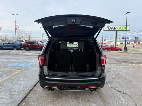 Used 2018 Ford Explorer Platinum image 12