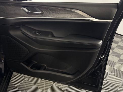 Certified 2024 Jeep Grand Cherokee Limited w/ Luxury Tech Group II image 31