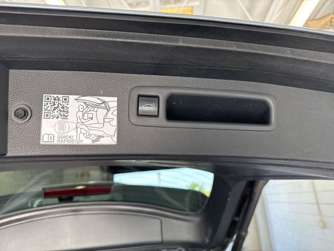 Used 2022 Toyota Highlander Limited w/ Protection Package #3 (TMS) AWD/4WD image 12