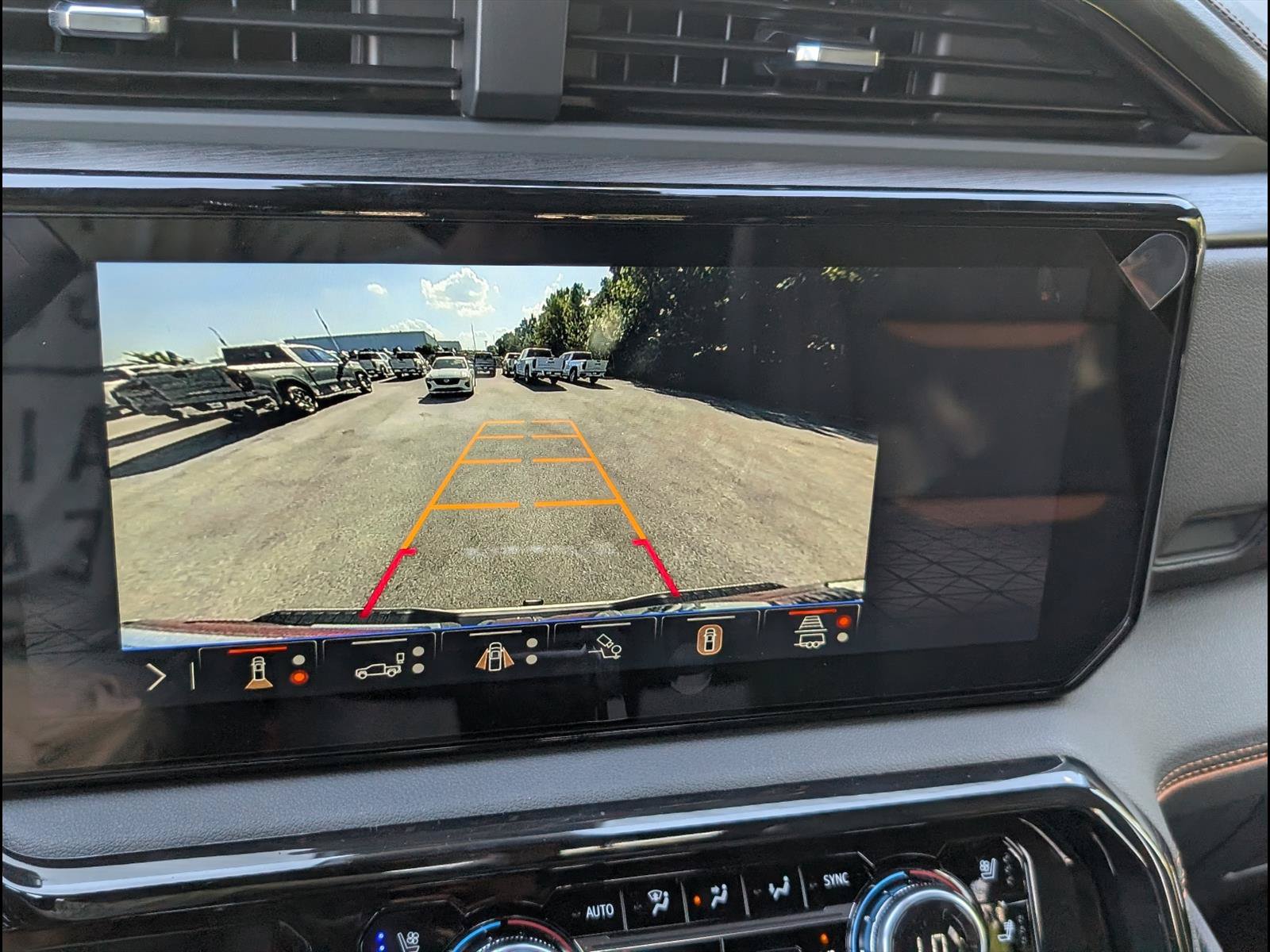 New 2026 GMC Sierra 2500 AT4 w/ AT4 Premium Plus Package AWD/4WD image 7
