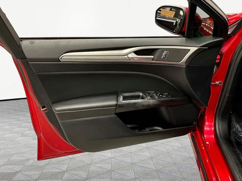Used 2020 Ford Fusion SE FWD image 18