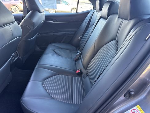 Used 2019 Toyota Camry SE image 10
