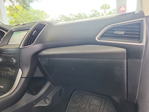 Used 2016 Ford Edge SEL w/ Equipment Group 201A AWD/4WD image 19