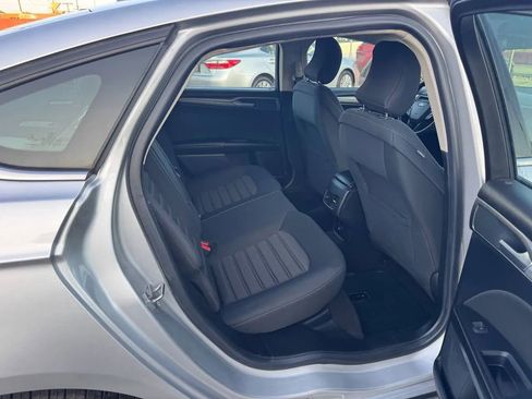 Used 2019 Ford Fusion SE image 19