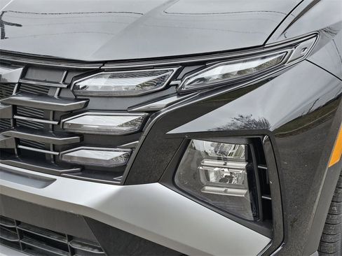 Used 2025 Hyundai Tucson SE image 5