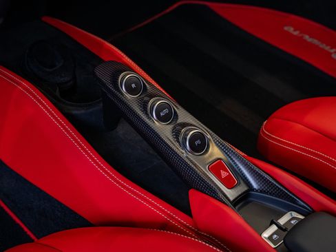 Used 2021 Ferrari F8 Tributo image 15