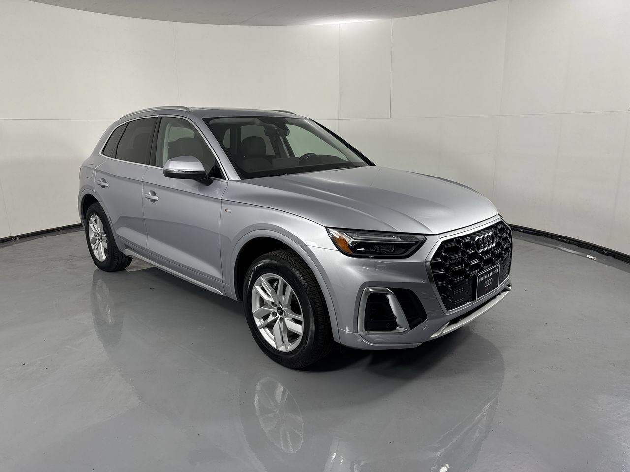 Used 2023 Audi Q5 2.0T Premium w/ Convenience Package AWD/4WD image 3