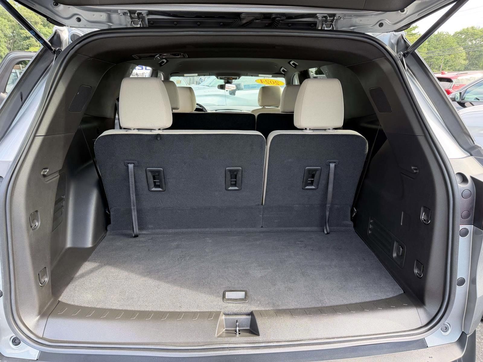 Used 2024 Chevrolet Traverse LS w/ Safety Package AWD/4WD image 16